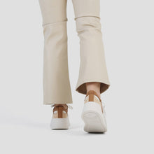 Afbeelding in Gallery-weergave laden, Bumpp-in Off-white/Dark Camel