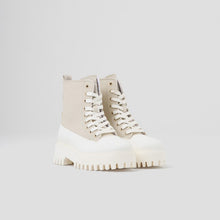 Afbeelding in Gallery-weergave laden, Groov-y Bootie Canvas