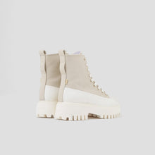 Afbeelding in Gallery-weergave laden, Groov-y Bootie Canvas