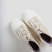 Afbeelding in Gallery-weergave laden, Groov-y Bootie Canvas