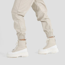 Afbeelding in Gallery-weergave laden, Groov-y Bootie Canvas