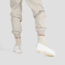 Afbeelding in Gallery-weergave laden, Groov-y Bootie Canvas